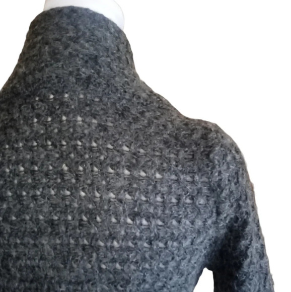 Unbranded Made in Italy Wool Mohair Open Knit Single Button Attached Scarf Large - Picture 6 of 7